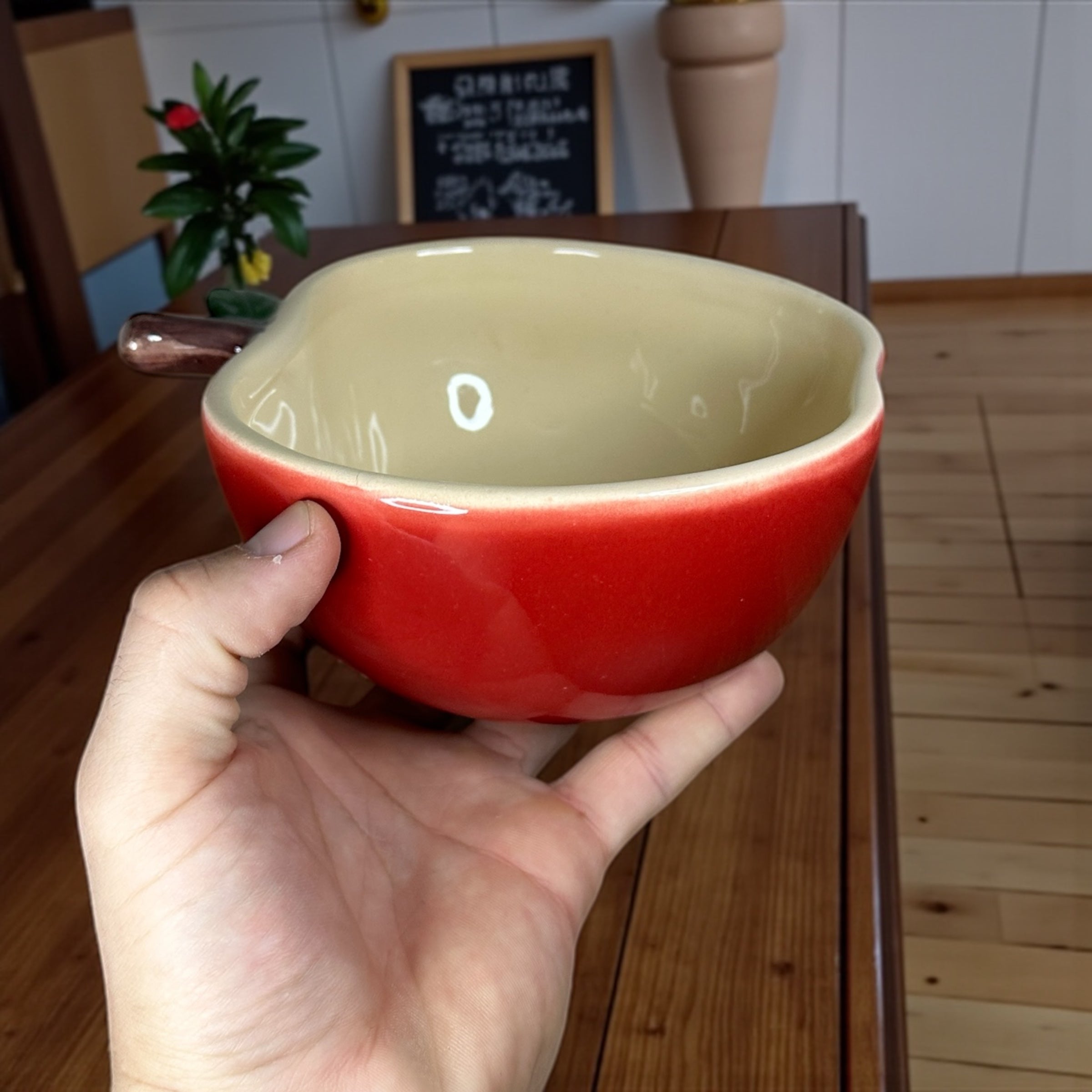 Bowl de Maça Vermelha Decorado Á Mão de Cerâmica